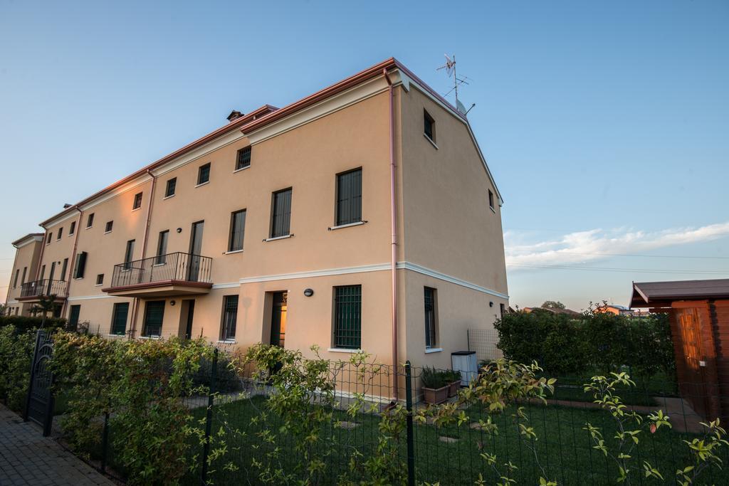 Apartamento Parco Urbano Ferrara Habitación foto